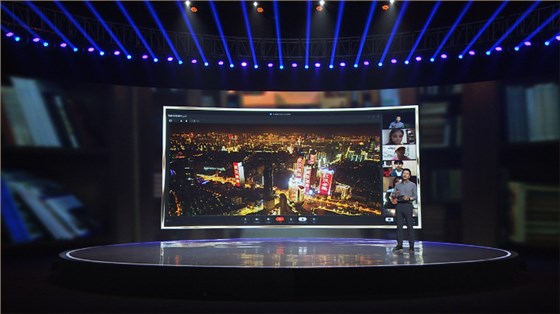 图：考研名师张雪峰用钉钉在线课堂带来一堂生动的考研课