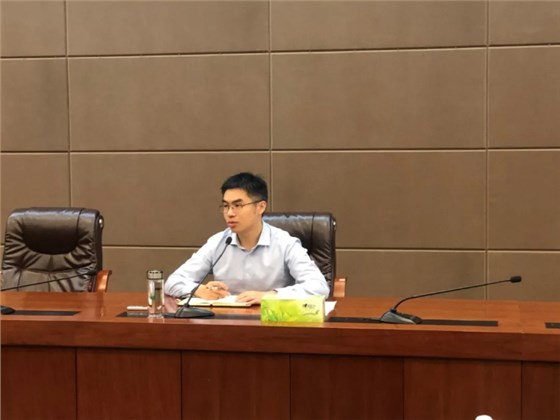 ▲建德市人民政府副市长袁思明接受采访